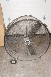 lot 37 image: 36 Diameter Portable Fan