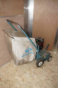 lot 49 image: Bluebird 405 Lawn Comber