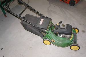 lot 68 image: John Deere Push Mower - Electric Start