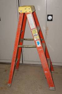 lot 87 image: Werner 4 Fiberglass Folding Ladder