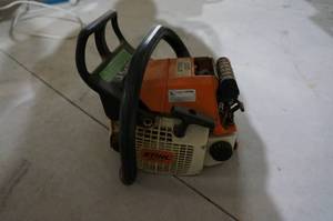 lot 124 image: Stihl 025 Gas Chain Saw Powerhead