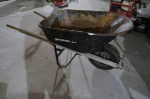 lot 126 image: True Temper Metal Wheelbarrow