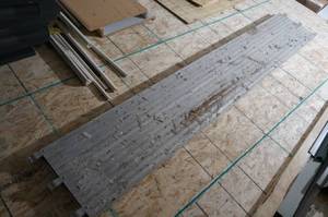 lot 135 image: 10 Aluminum Plank