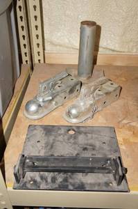 lot 267 image: 2 Hitches, Plate Mount