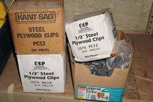 lot 289 image: Plywood Clips