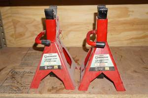 lot 304 image: Strongway 3 Ton Jack Stands