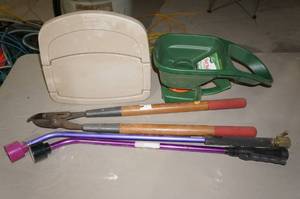 lot 314 image: Lawn and Garden Tools