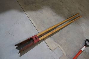 lot 339 image: Post Hole Digger