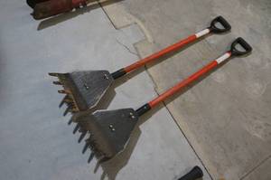 lot 340 image: 2 Roofing Pry Tools