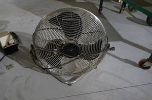 lot 369 image: Portable Fan