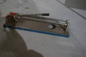lot 370 image: Tile Cutter