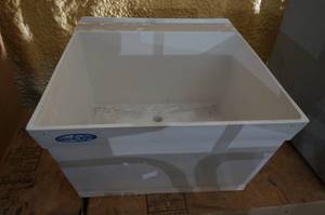 lot 372 image: Utility Sink