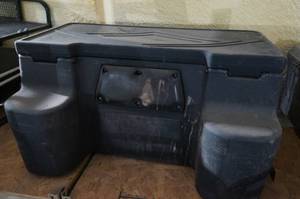 lot 379 image: 4 Wheeler Storage Case with Back Rest
