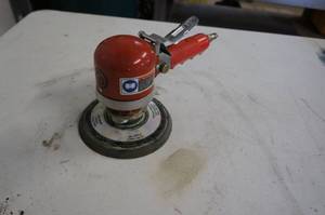lot 396 image: Central Pneumatic DA Sander