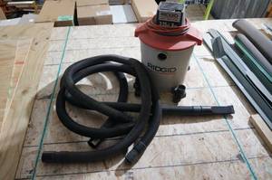 lot 425 image: Ridgid 8 Gallon Shop Vac