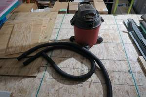 lot 426 image: Craftsman 12 Gallon Shop Vac