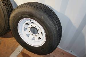 lot 453 image: Trailer Rim and Tire