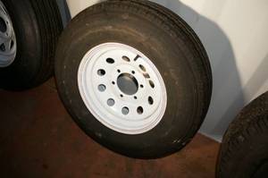 lot 454 image: Trailer Rim and Tire
