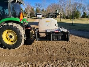 lot 29 image: Sprayer Rack - 3 Point Tilting Platform, 200 Gallon