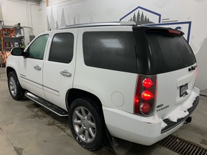 lot 1 image: 2009 GMC Yukon Denali AWD -No Reserve-