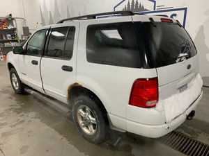 lot 7 image: 2004 Ford Explorer 4x4 -No Reserve-