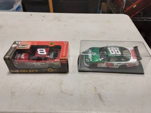 lot 30 image: 2-Dale Earnhardt Jr. Revell & National Guard Collectibles