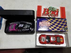 lot 40 image: 1-Jeff Burton & 1-Louis The Lizard Bud Action NASCAR Collectibles