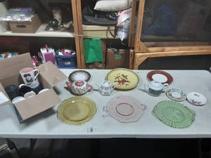 lot 46 image: Lot Of Vintage Dishes