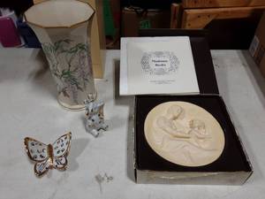 lot 50 image: Lenox Fine Ivory China Jefferson Vase, 2-Swarovski Crystal Porcelain Figurines, Bradford Exchange Collector Plate