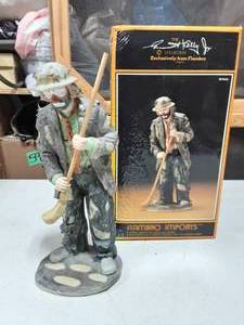 lot 54 image: Emmett Kelly Jr. 11 Tall In Original Box Sweeping Up