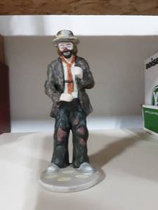 lot 57 image: Emmett Kelly Jr. Clown Figure Sweeping Up Approx. 8 Tall-No Broom & No Box