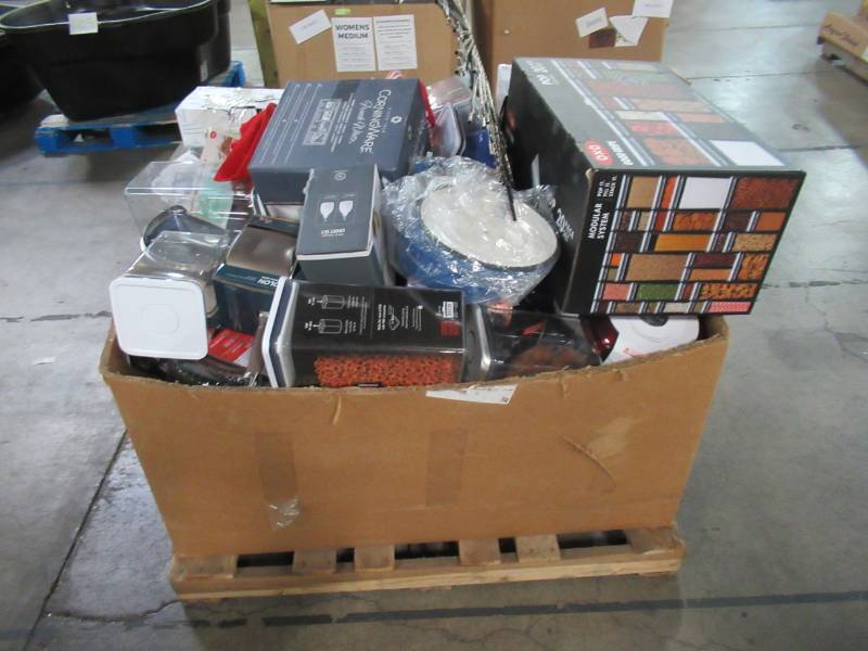 lot 108 image: WHOLESALE MIXED PALLET OF MISCELLANEOUS POTS, PANS, KITCHEN ACCESSORIES AND MORE
