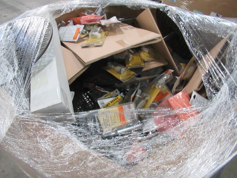 lot 208 image: WHOLESALE MIXED PALLET OF MISCELLANEOUS PLUBING PARTS, HARDWARE, ACCESSORIES AND MORE