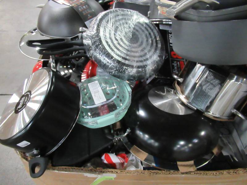 lot 209 image: WHOLESALE MIXED PALLET OF MISCELLANEOUS POTS, PANS, KITCHEN ACCESSORIES AND MORE