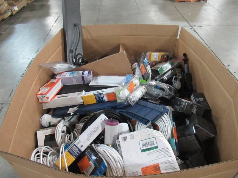 lot 303 image: WHOLESALE MIXED PALLET OF WIRING AND CONTRACTOR SUPPLIES