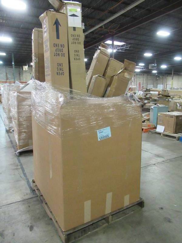 lot 321 image: WHOLESALE MIXED PALLET OF OUTDOOR PATIO UMBRELLAS