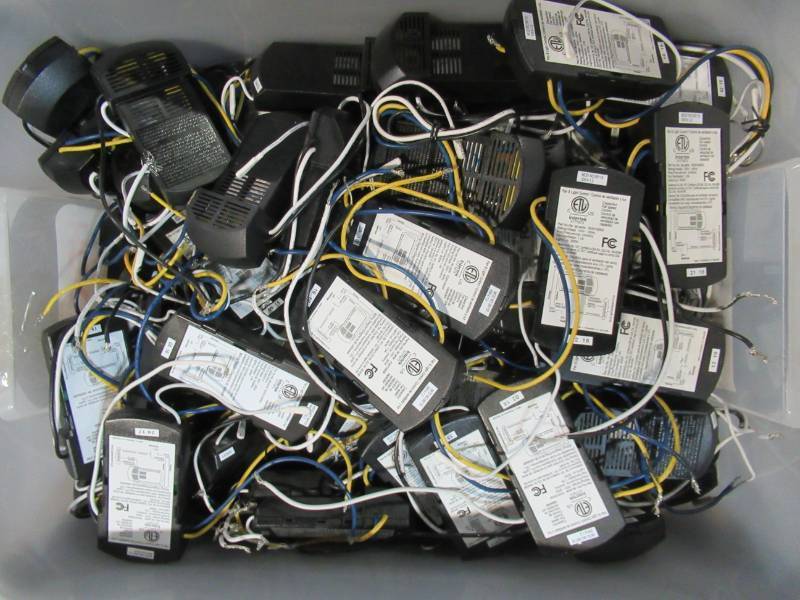 lot 830 image: WHOLESALE MIXED BIN OF MISCELLANEOUS CEILING FAN RECEIVERS