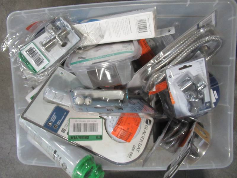 lot 838 image: WHOLESALE MIXED BIN OF MISCELLANEOUS HANDHELD SHOWER HEADS AND MORE