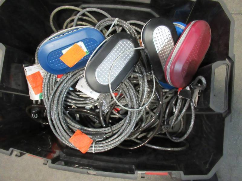 lot 846 image: WHOLESALE MIXED BIN OF MISCELLANEOUS COMBINATION CABLE LOCKS AND CABLES