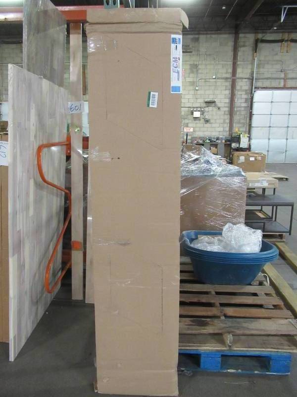 lot 633 image: Jeld-wen 32 in. x 80 in. Madison White Painted Smooth Molded Composite MDF Closet Bi-fold Door - Slab Only, no track.