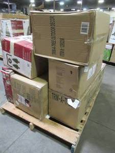 lot 130 image: WHOLESALE MIXED PALLET OF MISCELLANEOUS CHRISTMAS TREES AND HOLIDAY DECORATION
