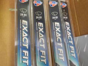 lot 8 image: 4 Exact Fit 24-57 Car Quest windshi...