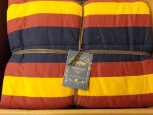 lot 21 image: Pottery Barn Teen Harry Potter Hogw...