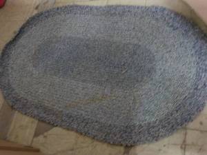lot 38 image: Area rug 62x38 and 5 glass cubes...