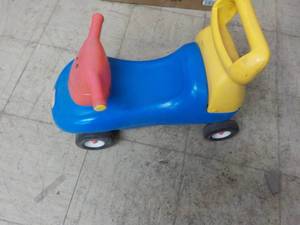 lot 47 image: Little Tikes Bowling and Majik game...