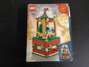 lot 68 image: Lego...