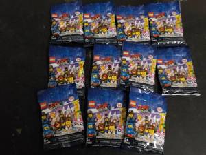 lot 72 image: 11 Lego Characters...