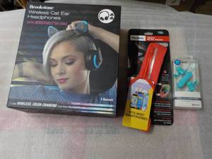 lot 75 image: Brookstone headphones, Tech Slim Pa...