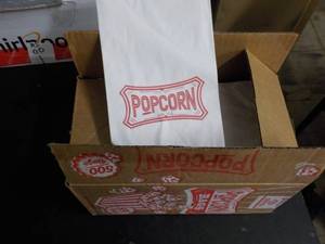 lot 78 image: Box of 500 popcorn bags...