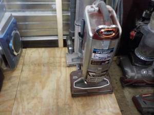 lot 125 image: Shark Vacuum Cleaner - powers on...